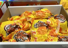 A look inside the Fresh Mandarin Gift Box.